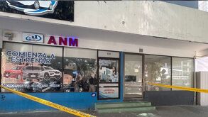 Cateo en oficinas de establecimiento de adquisición de inmuebles en Monterrey