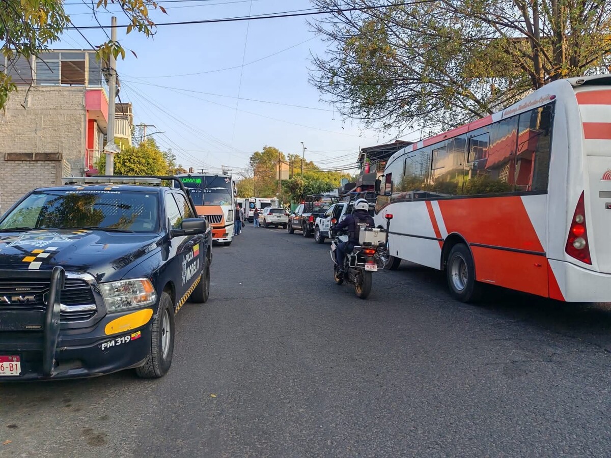 Ataque a balazos a ruta del transporte público en Michoacán deja un muerto y tres heridos.