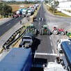 Agricultores colocaron tractores en algunas de las carreteras de Guanajuato para manifestarse.