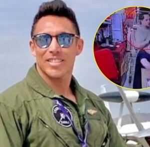 Joven con lentes y vestido de piloto al lado de una avioneta