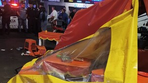 Puesto de tacos destrozado por un auto de lujo en Coyoacán, Ciudad de México.