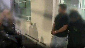 Autoridades deteniendo a El Jimmy, líder del Sindicato 22 de octubre en el Estado de México.