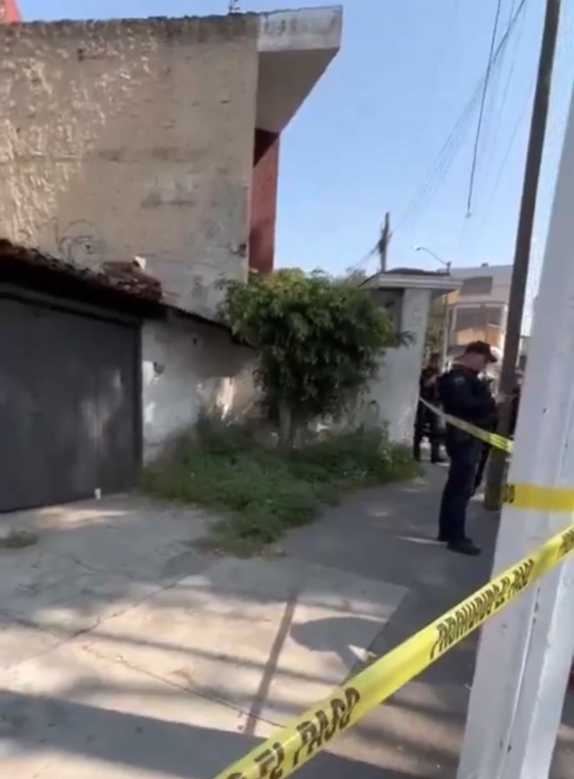 Policía de Guadalajara y una cinta amarilla