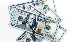 Fajos de billetes estadounidenses.