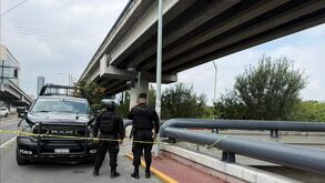 Movilización policiaca por hallazgo de cuerpo en el río santa catarina