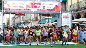 Foto del inicio de la carrera del Maratón Puebla 2025.