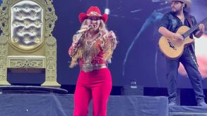 Alicia Villareal en el macrofest