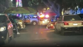 El cuerpo del joven quedó tendido en los juegos mecánicos tras ser asesinado a balazos por unos sujetos en una fiesta patronal de Coyoacán.