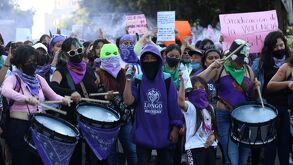 Estaciones cerradas del Metro y Metrobús por la Marcha del 25N en CdMx 2025.