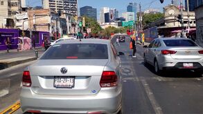 Autos circulando por la Ciudad de México de acuerdo al Hoy No Circula establecido