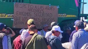 Personas en una protesta en carreteras de Tlaxcala.