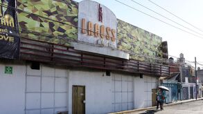 Fachada del table dance La Coss en Puebla.