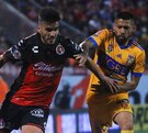 Javier Aquino en el partido de Tigres vs Xolos del Apertura 2017 en el Estadio Canliente.