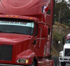 Vehículos de transporte de carga durante una manifestación en México.