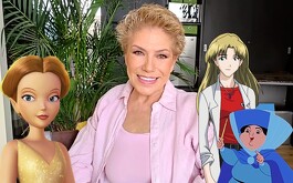 Gabriela Michel en una fotografía en su casa rodeada de personajes a quienes les ha dado voz