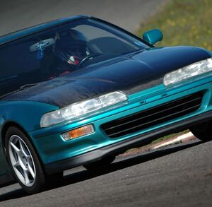 Automóvil participa en los arrancones de la ciudad de Puebla.