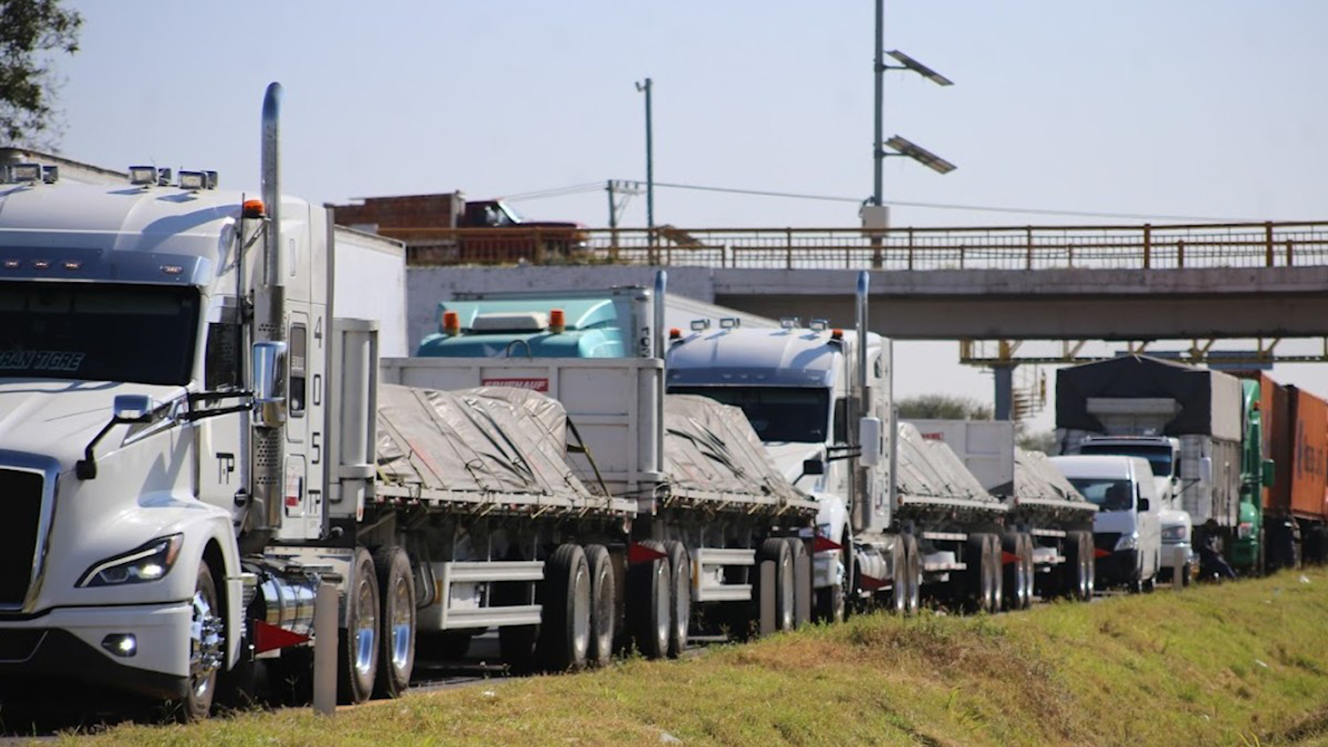 Transportistas y agricultores realizaron un paro nacional, afectando las vías principales de la Ciudad de México y el Estado de México.