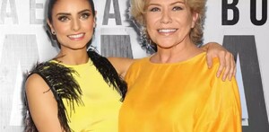 Aislinn Derbez junto a su madre, Gabriela Michel, quien recientemente perdió la vida por un infarto.