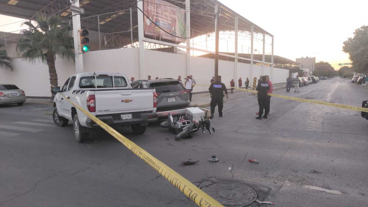 Choque en Torreón en el que participaron dos camionetas y una motocicleta.