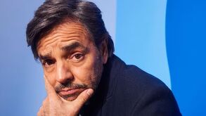 En imagen Eugenio Derbez sonriente.