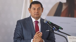 Alejandro Armenta, gobernador de Puebla, durante una conferencia de prensa.