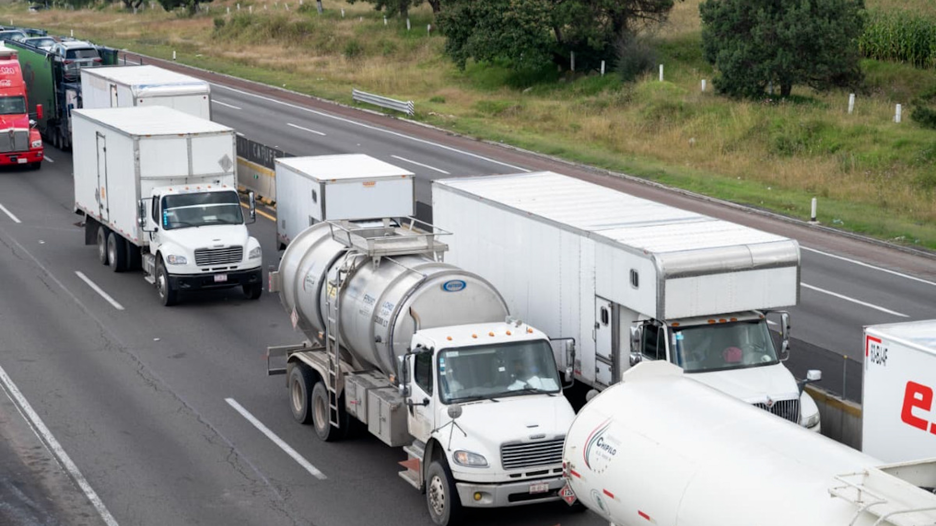 Los transportistas y agricultores aseguraron que incrementarán los bloqueos en las carreteras del país debido a la falta de disposición al dialogo.