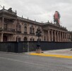 Vallas metálicas en Palacio de Gobierno de Nuevo León.