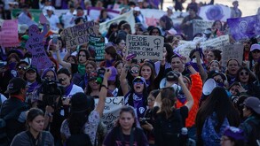 Mujeres marchando el 25N en calles de la Ciudad de México