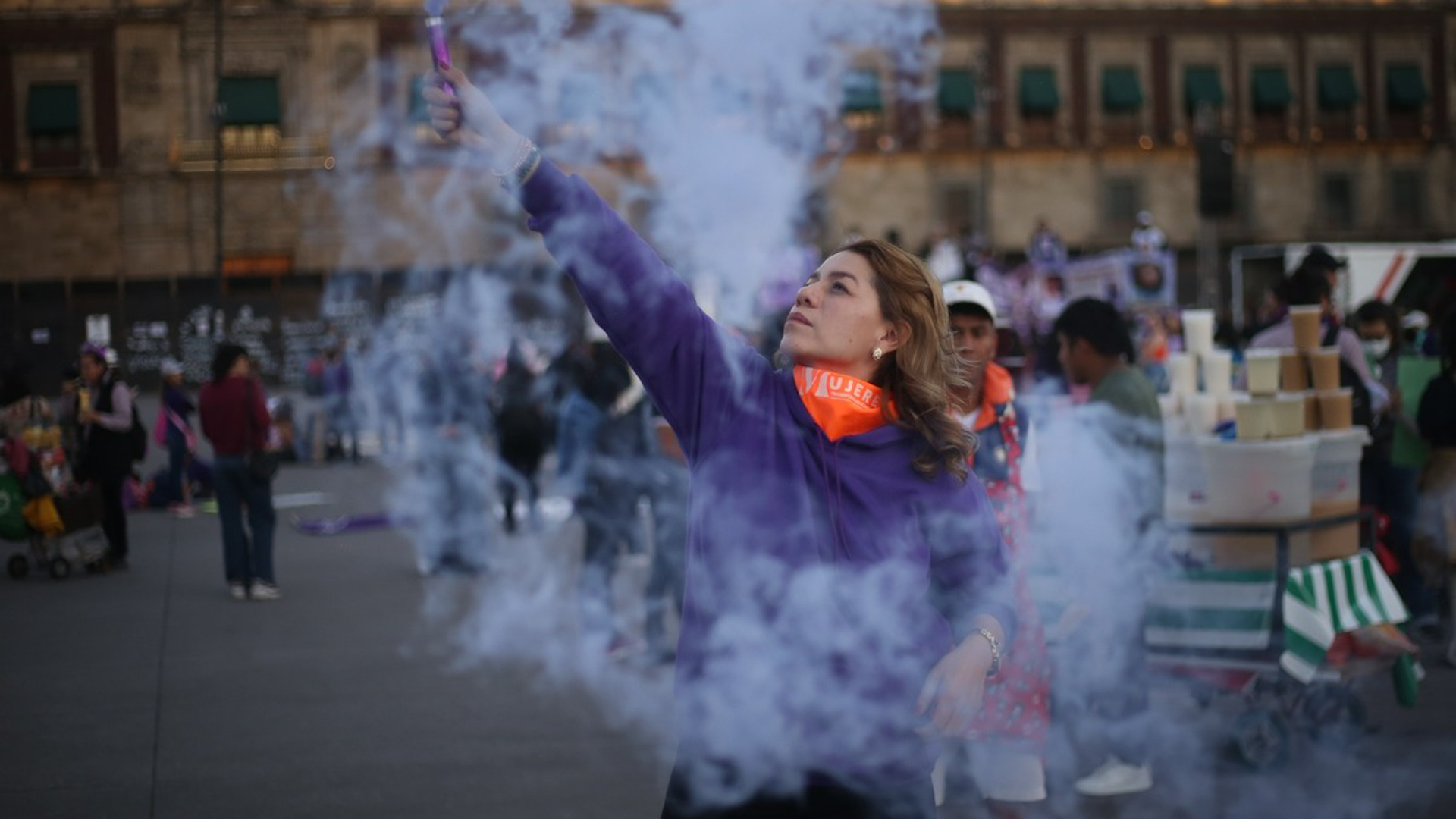 En el Día Internacional de la Eliminación de la Violencia contra las Mujeres, contingentes marcharon hacia el Zócalo Capitalino.