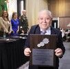 Juan Humberto Álvarez Chávez con premio a la Excelencia Profesional 2025.