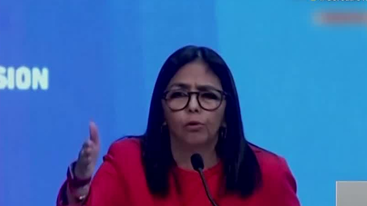 Delcy Rodríguez calificó de “ridícula” la decisión de Estados Unidos de designar al Cártel de los Soles como organización terrorista extranjera.