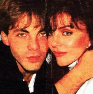 Verónica Castro y su hijo Cristian.