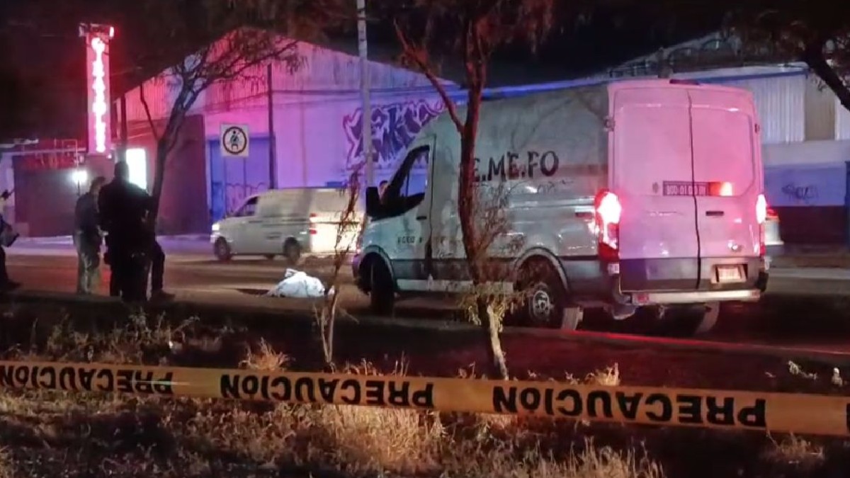 Unidad de Semefo, cintas amarillas y oficiales.