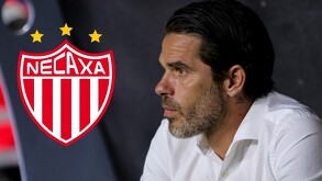 Fernando Gago en la banca con el equipo de Necaxa.