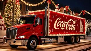 Imagen ilustrativa de los camiones que suelen participar en la Caravana Coca-cola.