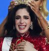 Fátima Bosch recibiendo la corona de Miss Universo 2025, antes de la polémica generada en su contra.