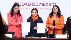 Clara Brugada anunciando el paquete de iniciativas para fortalecer la respuesta institucional contra la violencia hacia las mujeres en la Ciudad de México.