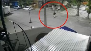 Jeshua Cisneros saliendo de la casa de su amigo antes de desaparecer en Cuautitlán Izcalli.