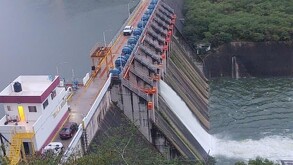 Desfogue en presa La Boca en Santiago.