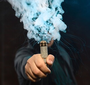 Diputados aprueban la prohibición de vapeadores; estos son los años de cárcel por venderlos y consumirlos