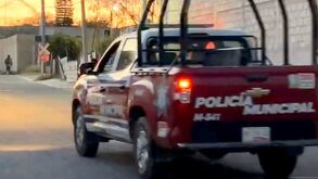 Imagen de la patrulla que auxilió a un matrimonio que fue asaltado en el municipio de Tehuacán.