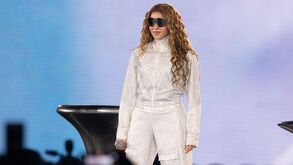 Shakira en concierto durante su gira mundial 