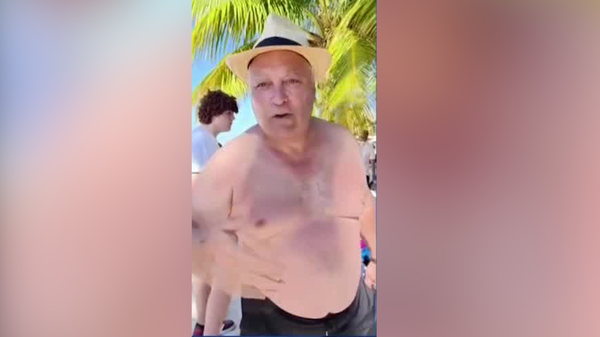 Turistas argentinos difundieron las malas prácticas de un establecimiento que intentó cobrarles múltiples cargos por servicio.