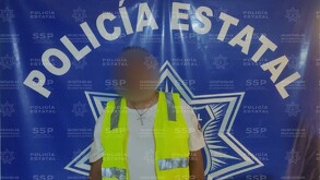 Hombre que fue detenido por la Policía Municipal de Gómez Palacio por golpear a su hijo en Trincheras.