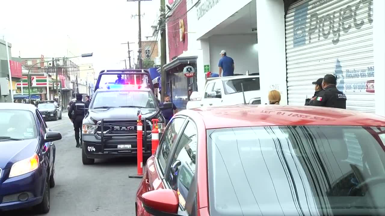 Un hombre fue detenido en el Centro de Monterrey tras amenazar a una persona con lo que parecía un arma de fuego.
