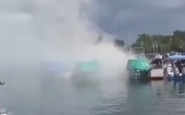 Humo en embarcación y distintos botes