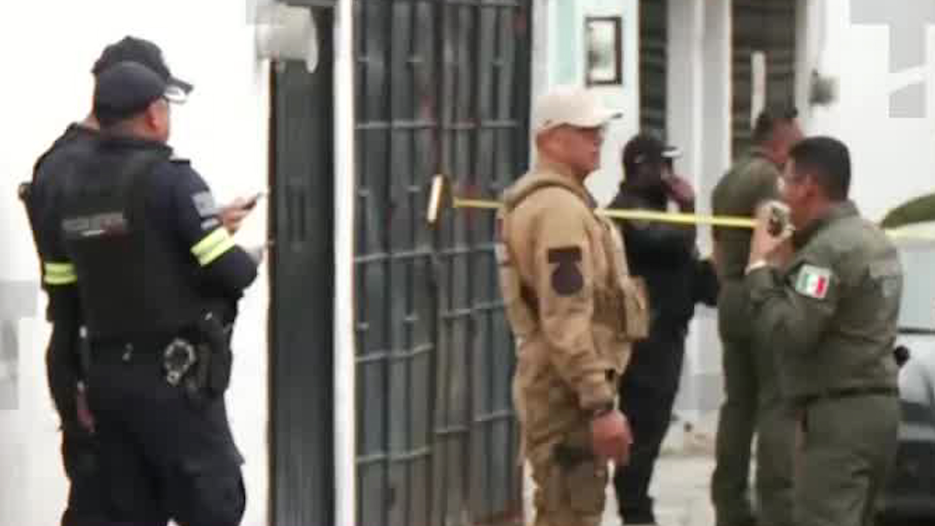 En la zona norte del Estado de México, elementos de la Policía Estatal llegaron a la zona para retirar el cuerpo del uniformado de la Guardia Civil