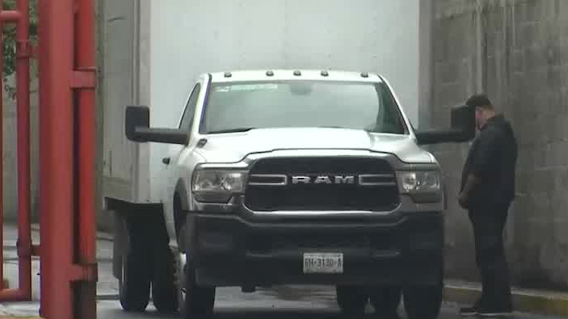 Jesús Montoya, de 19 años de edad, quedó prensado entre el muro de descarga y la caja de un tráiler en la colonia Valle Del Nogalar.