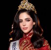 Fátima Bosch con vestido rojo y corona de Miss Universo