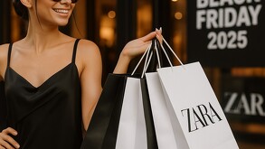 Mujer cargando bolsas de Zara fuera de una tienda aprovechando las ofertas del Black Friday